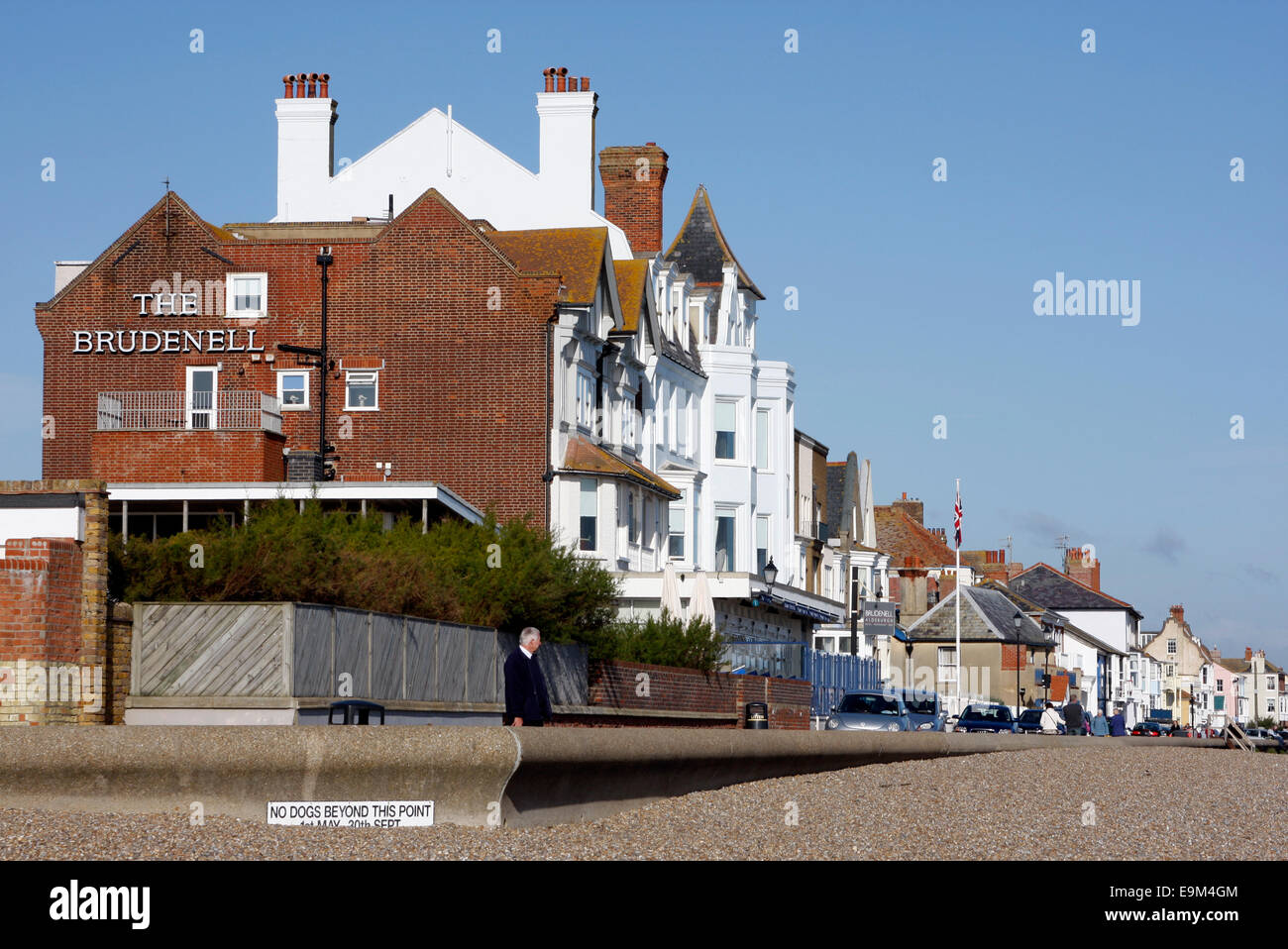 Il Brudenell Hotel di Aldeburgh, Suffolk guardando sopra la spiaggia Foto Stock