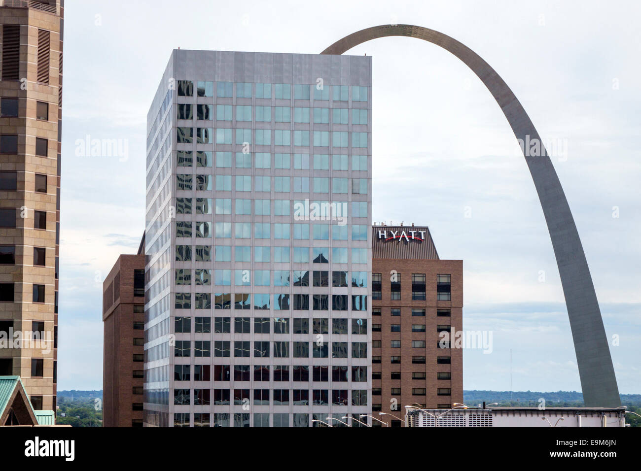 Saint St. Louis Missouri, centro, edificio degli uffici, Gateway Arch, memoriale, catenaria, Hyatt, hotel, MO140901048 Foto Stock