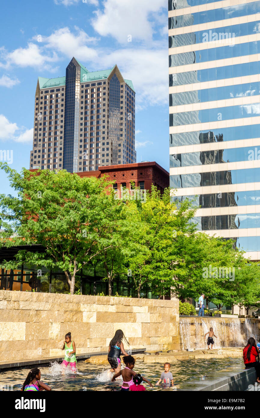 Saint St. Louis Missouri, Gateway Mall Citygarden parco urbano, skyline città paesaggio urbano, alto, edifici di uffici, grattacieli, One Met Metropolitan Square, Foto Stock