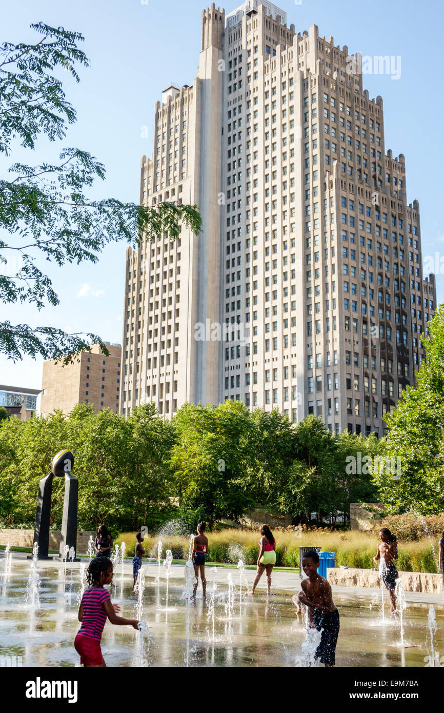 Saint St. Louis Missouri, Gateway Mall Citygarden parco urbano, skyline città paesaggio urbano, alto, edifici di uffici, grattacielo, edificio Southwestern Bell, NE Foto Stock
