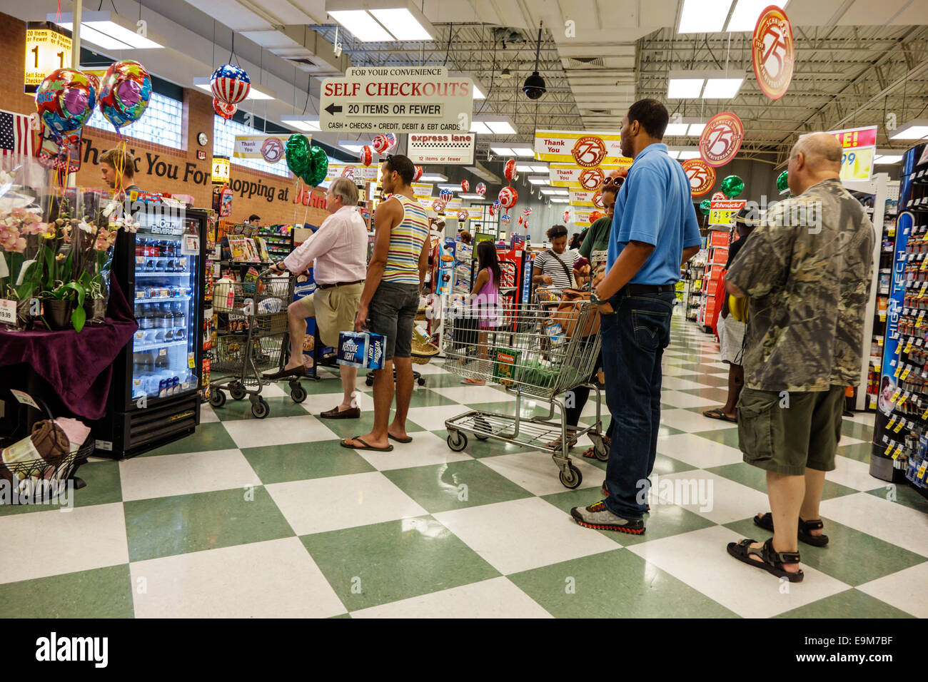 Saint St. Louis Missouri,Forest Park,Schnucks,negozio di alimentari,supermercato,cibo,vendita prodotti display,shopping shopper negozi di negozi di mercato Foto Stock