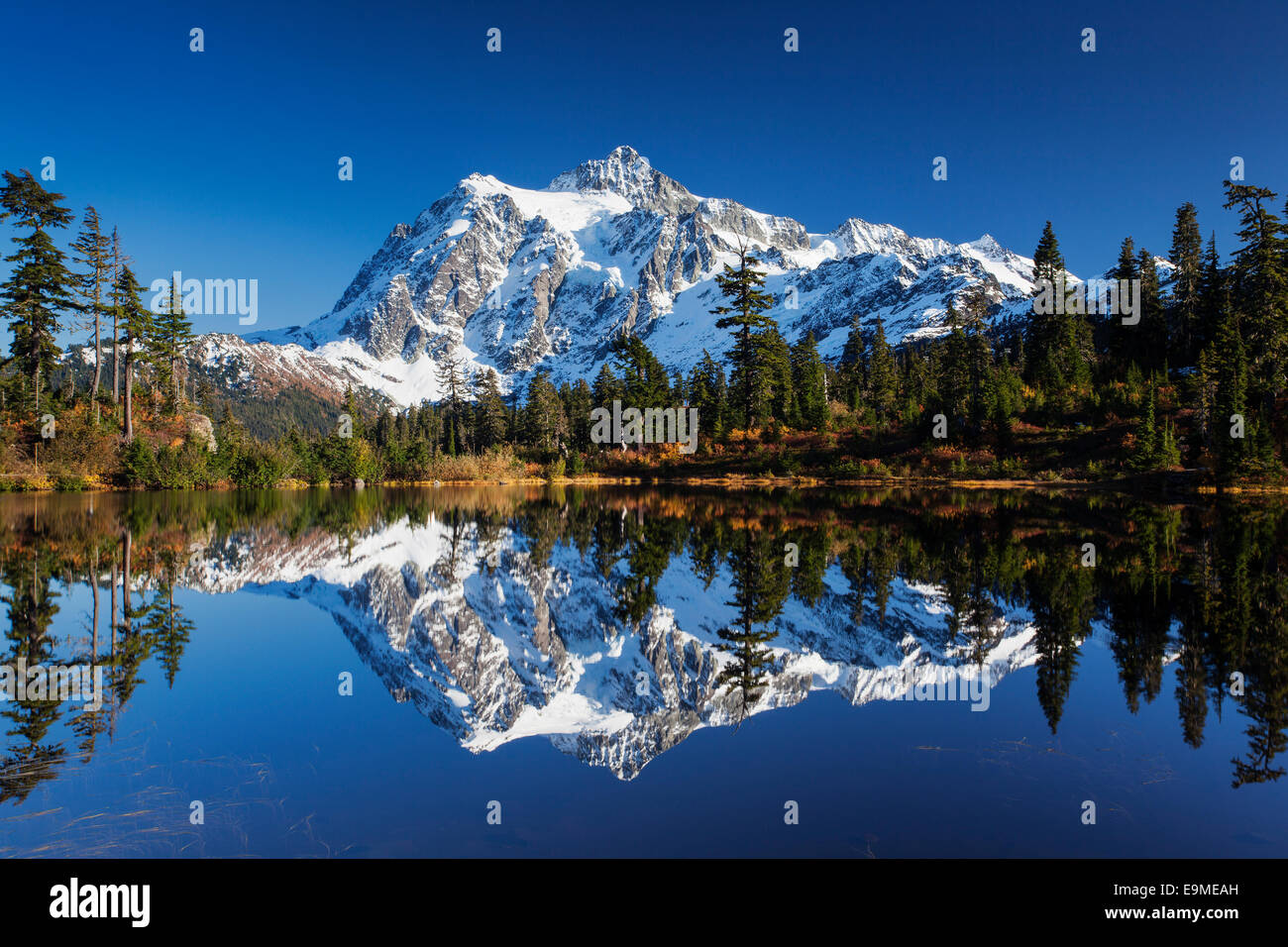 Foto Lago e Monte Shuksan nel nord Cascades, Rockport, Washington, Stati Uniti Foto Stock