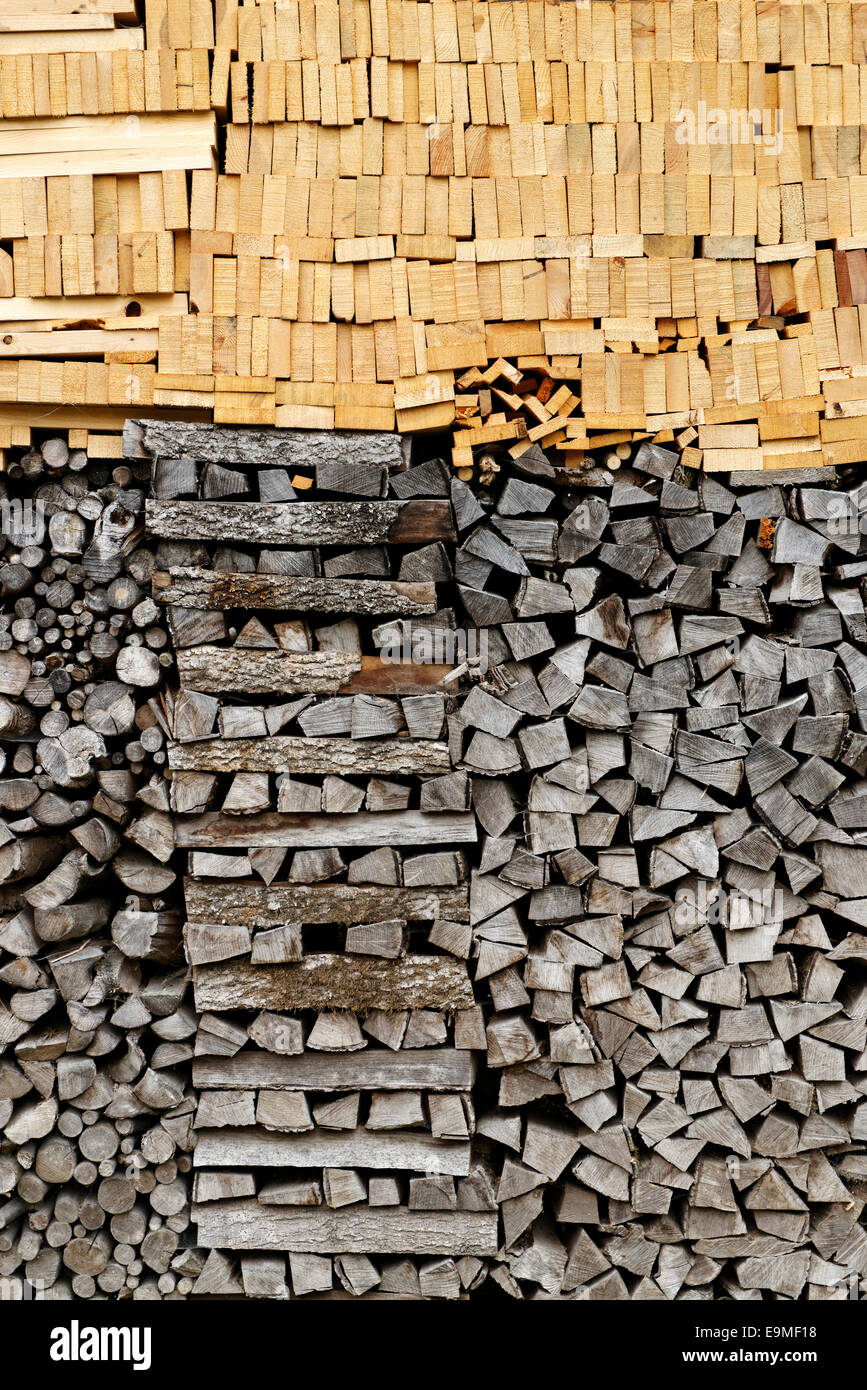 Legna da ardere impilati, la pila di legno, Algovia, Svevia, Baviera, Germania Foto Stock