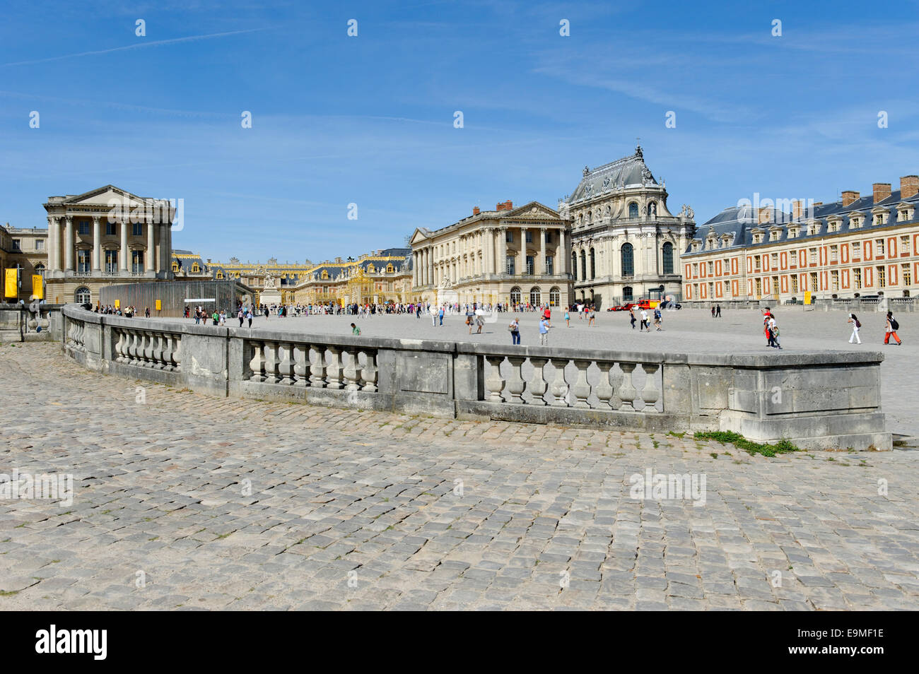 Cortile di marmo con la cour Royale corte e Cour des Ministres corte, lato nord, Chateau de Versailles Foto Stock