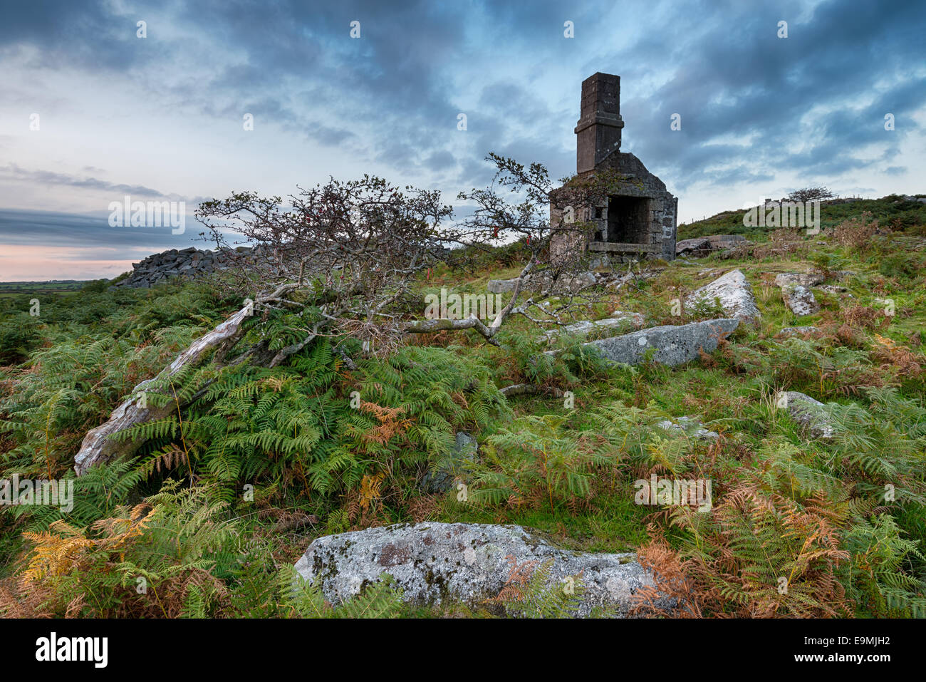 Le antiche rovine a Carbilly Tor su Bodmin Moor in Cornovaglia Foto Stock