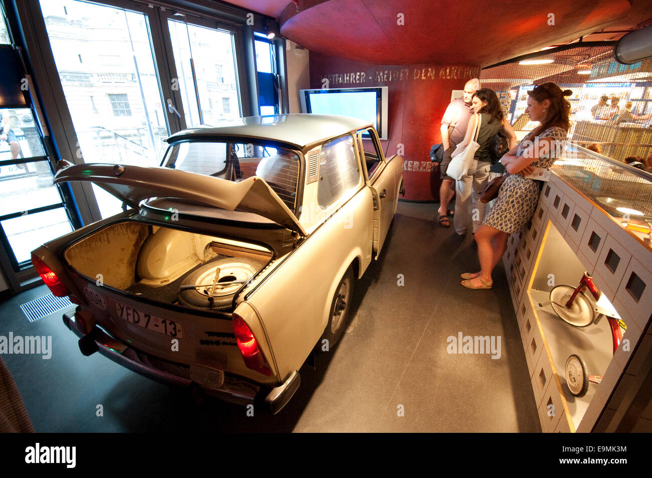 Germania Berlino, DDR Museum, un museo aperto nel 2006 per ricordare la vita quotidiana della ex Germania orientale Foto Stock
