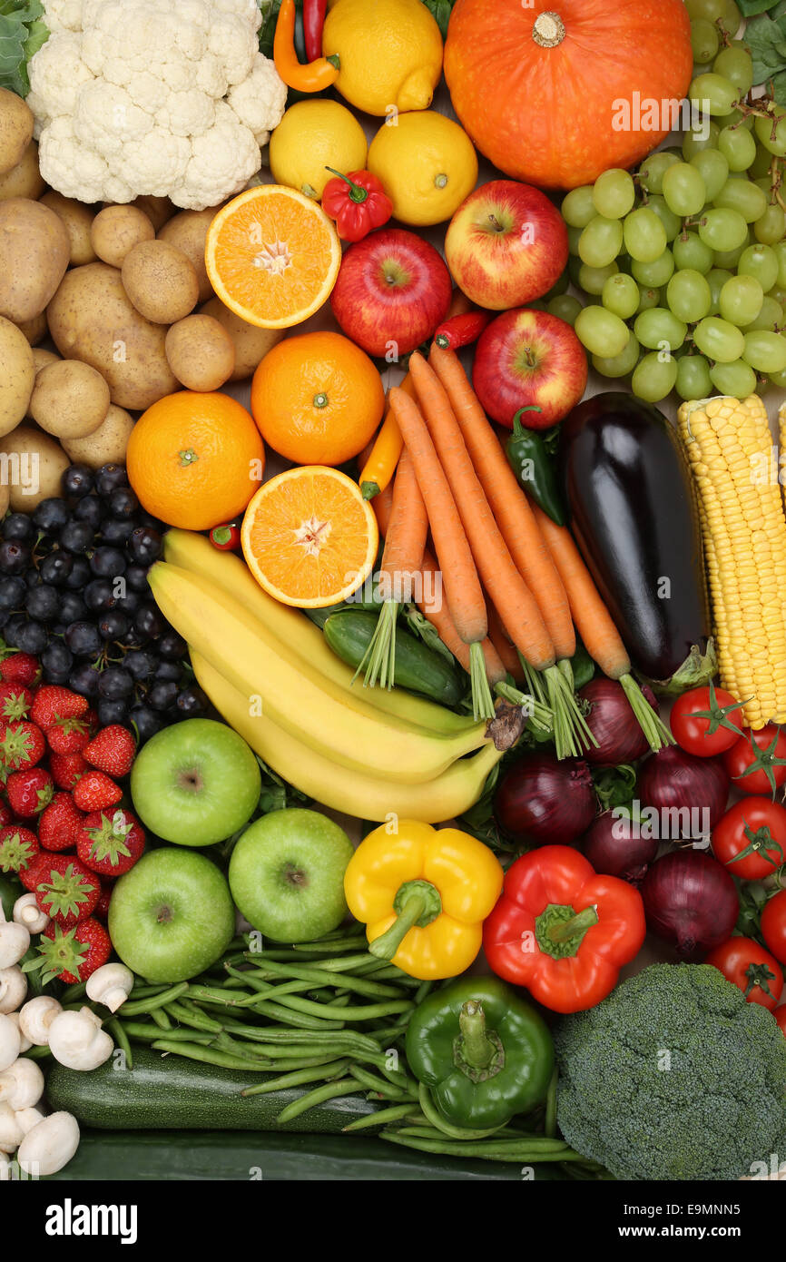 Vegetariano frutta e verdura come apple, arancione e lo sfondo di pomodoro Foto Stock