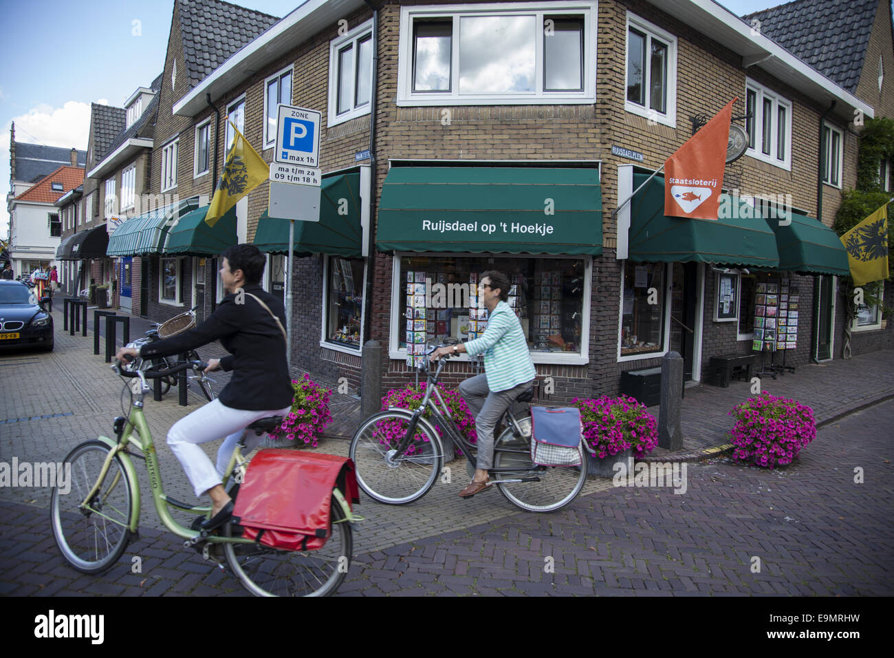 Area commerciale nella città murata di Naarden, Paesi Bassi. Naarden è un esempio di una stella spagnola fort, completare con fortifie Foto Stock