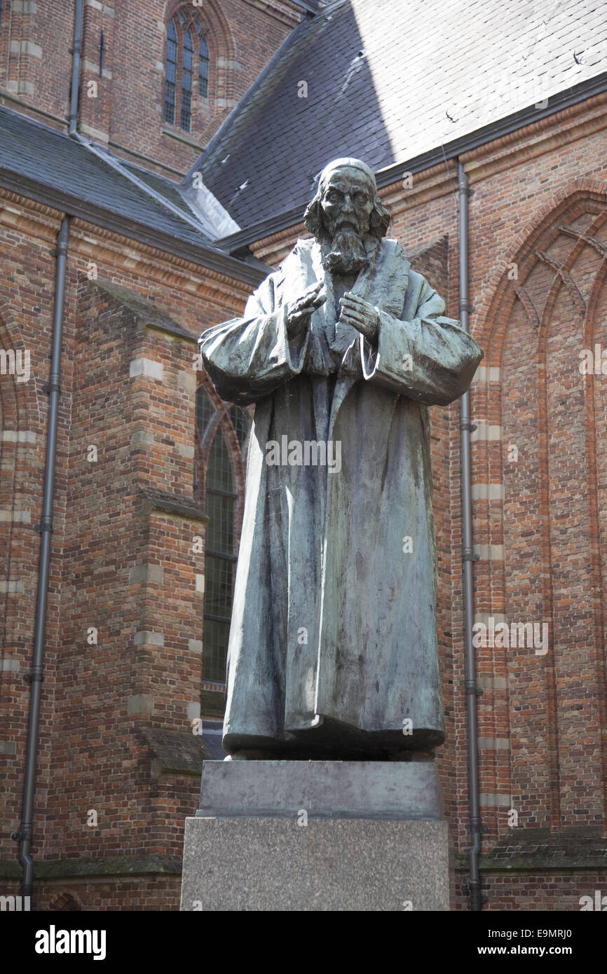 Statua di Ian Amos Comenius, filosofo e educatore a Naarden, Nl. Naarden è un esempio di una stella spagnola fort, completo di Foto Stock
