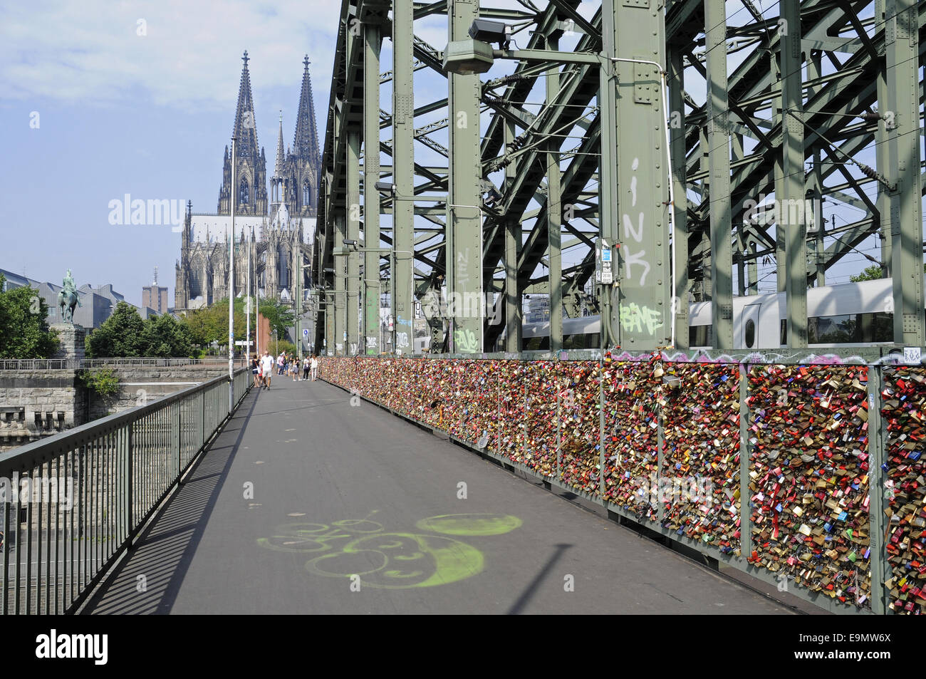 Ponte di Hohenzollern, Colonia, Germania Foto Stock