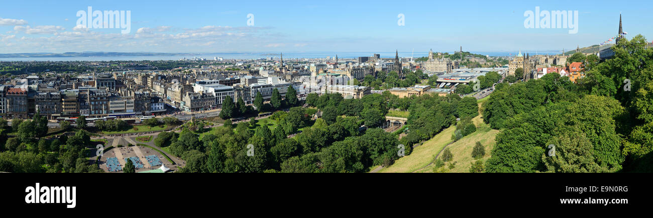 Vista panoramica di Edinburgh New Town dal Castello di Edimburgo Foto Stock
