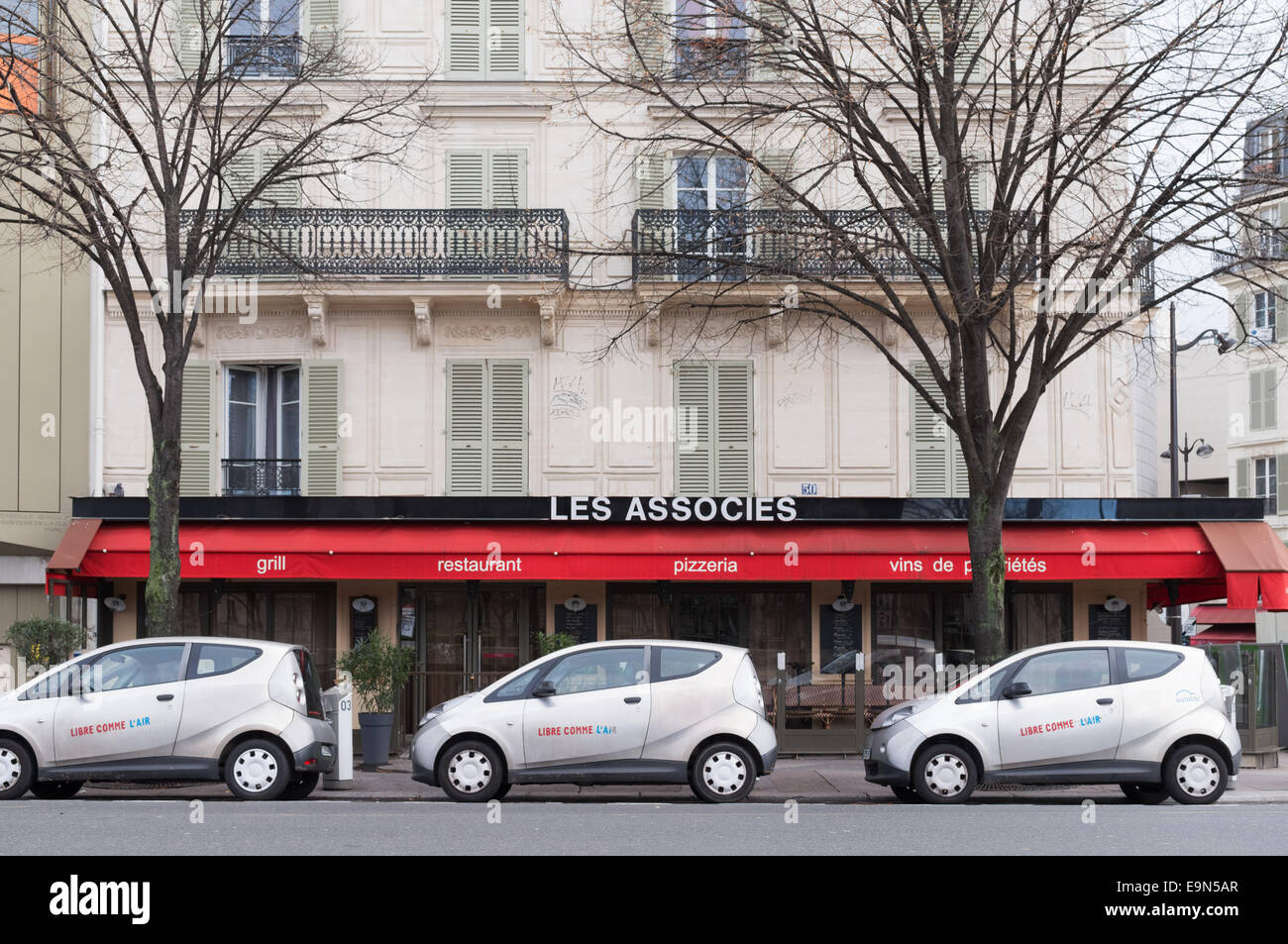 Autolib auto elettriche stazione di ricarica - Paris street Foto Stock