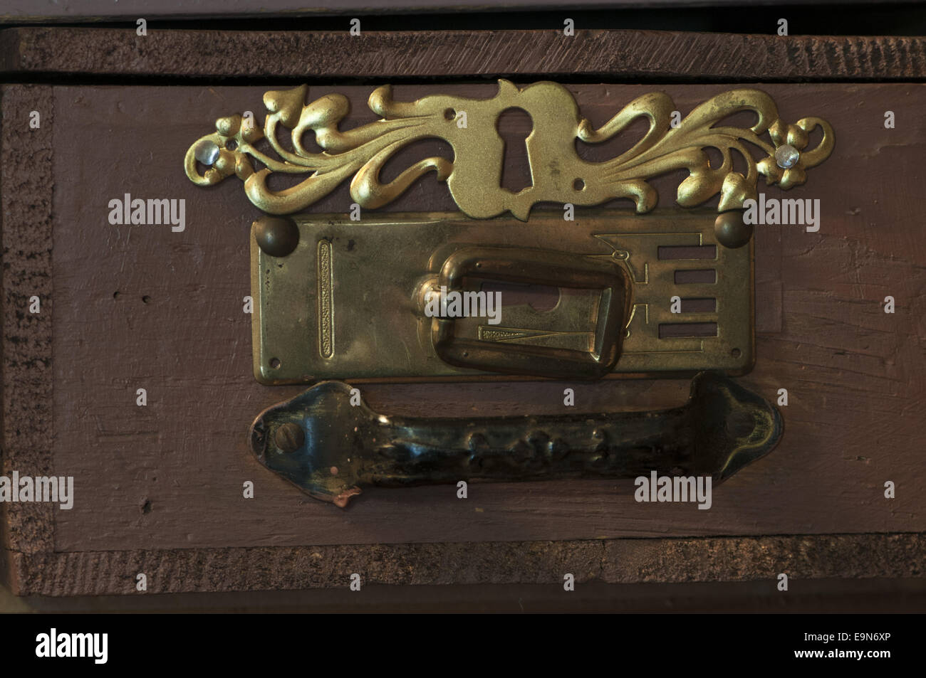 Cassetto scaffale di un negozio di ferramenta Foto Stock