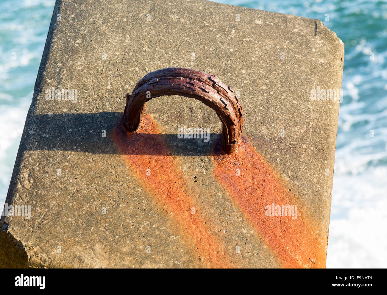 Grande anello metallico per ormeggio Barca Foto Stock