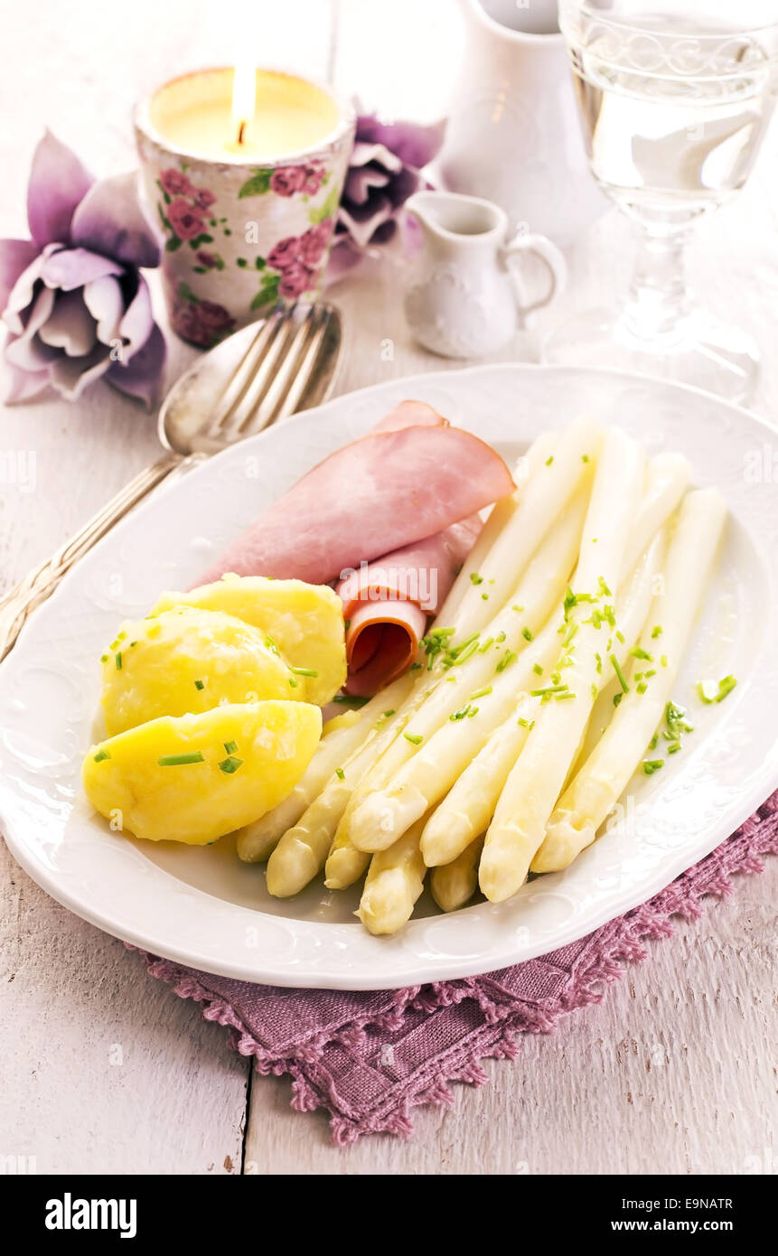 asparagi bianchi Foto Stock