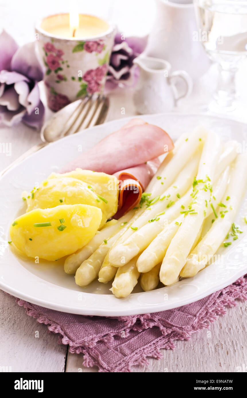 asparagi bianchi Foto Stock