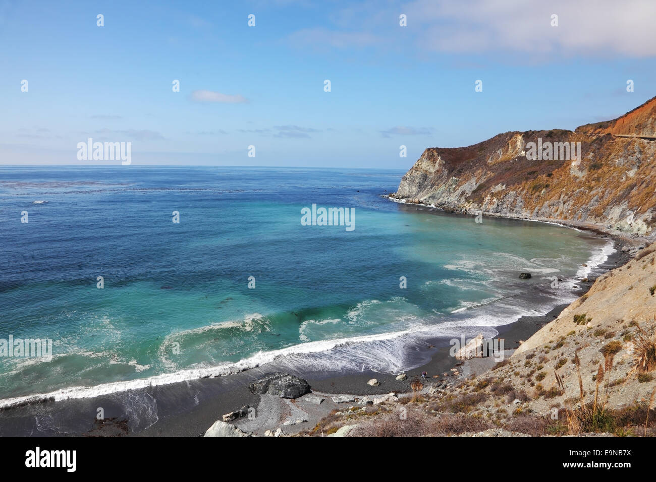 Azzurro oceano surf vicino Monterey Foto Stock