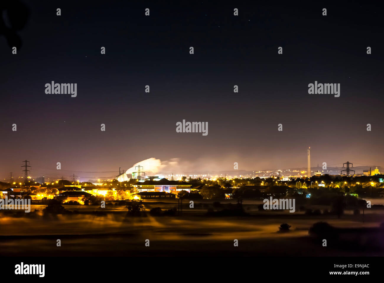 Notte cielo sopra la città di Northampton Northamptonshire. Foto Stock