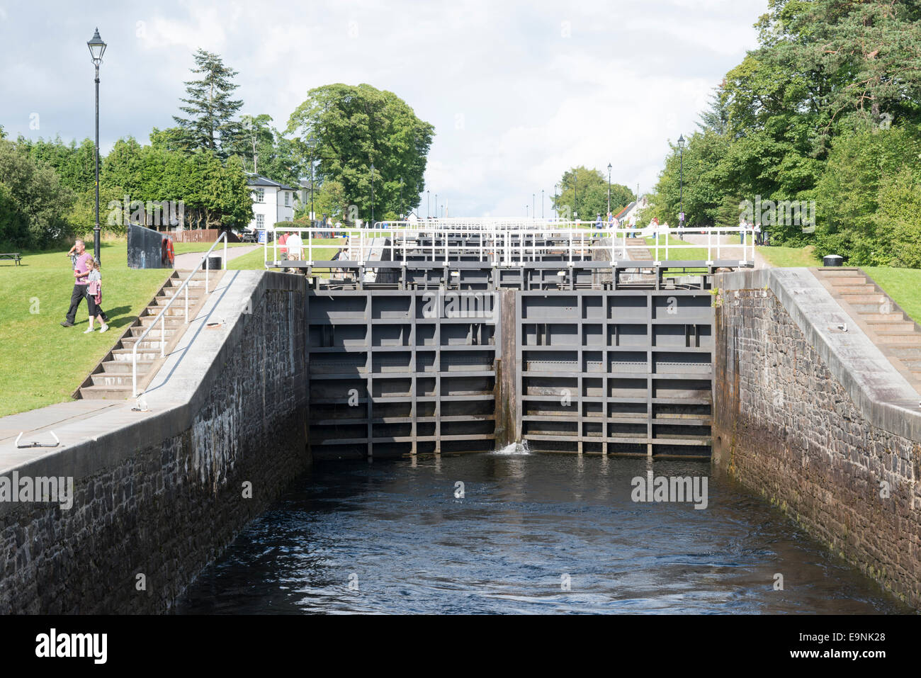 Bloccare i cancelli a scala Neptunes una serie di otto blocchi sul Caledonian canal a Banavie Fort William Scozia UK Foto Stock