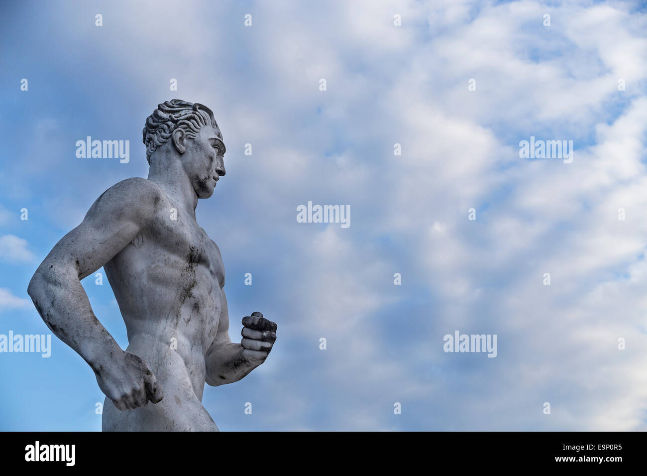 Statua di un runner in Stadio dei Marmi, Roma, Italia Foto Stock