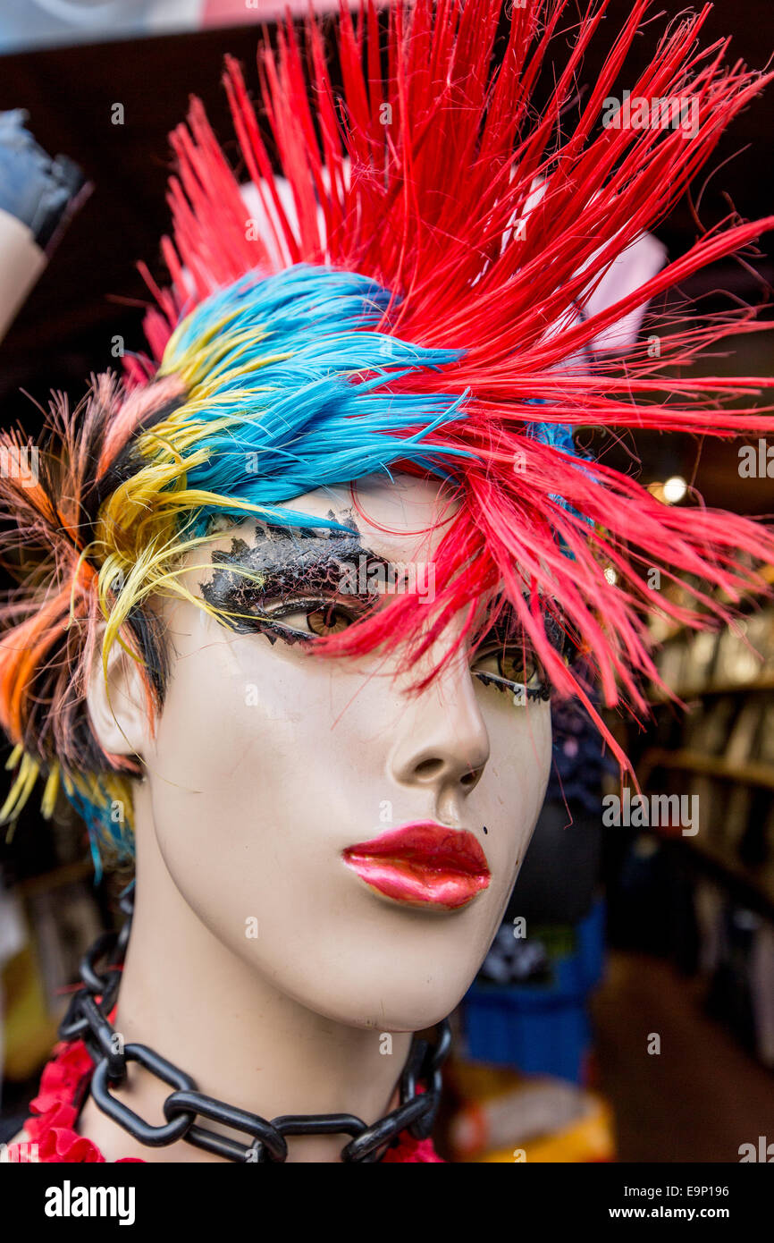 Manichino Punk Camden Market London REGNO UNITO Foto Stock