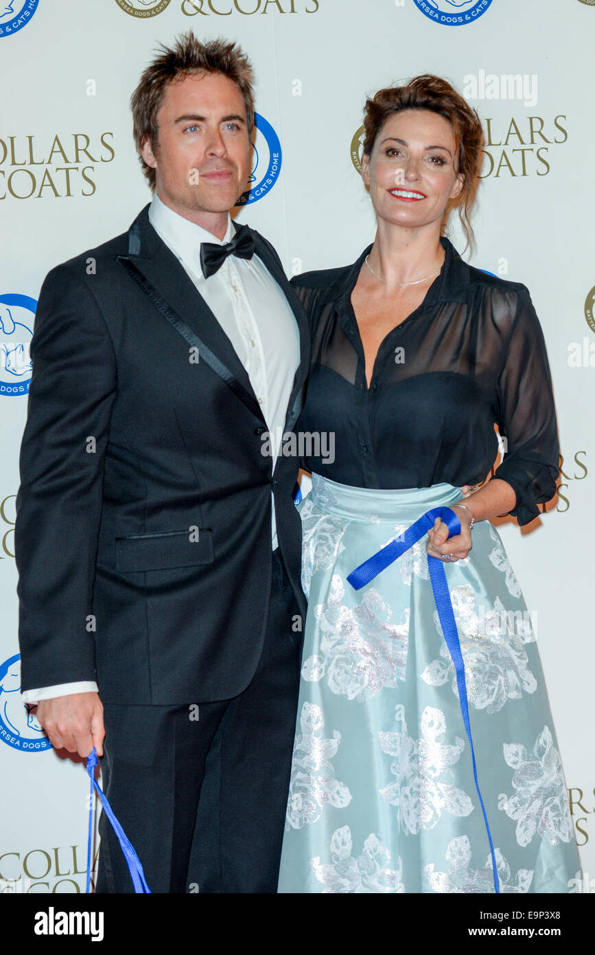 Londra, Regno Unito. Il 30 ottobre, 2014. Sarah parrocchia; James Murray assiste il 'collari & Cappotti Gala Ball' in onore di WW1 cani di servizio a Battersea Evolution a Londra. Credito: Vedere Li/Alamy Live News Foto Stock