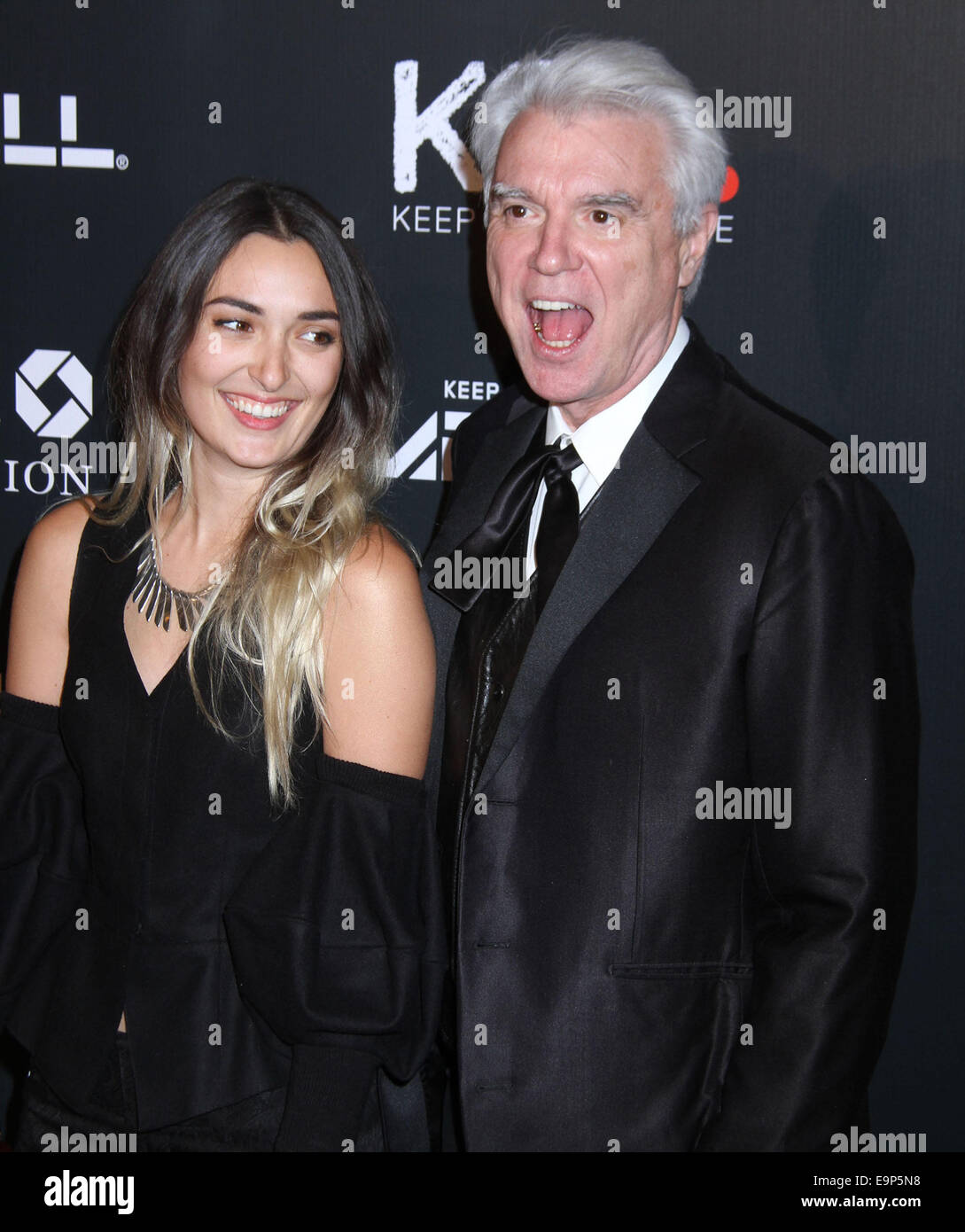 New York, New York, Stati Uniti d'America. 30 ott 2014. MALU MALU ABENI VALENTINE BYRNE e David Byrne frequentare il 2014 mantenere un bambino vivo annuale della sfera nero detenuti Hammerstein sala da ballo. Credito: Nancy Kaszerman/ZUMAPRESS.com/Alamy Live News Foto Stock