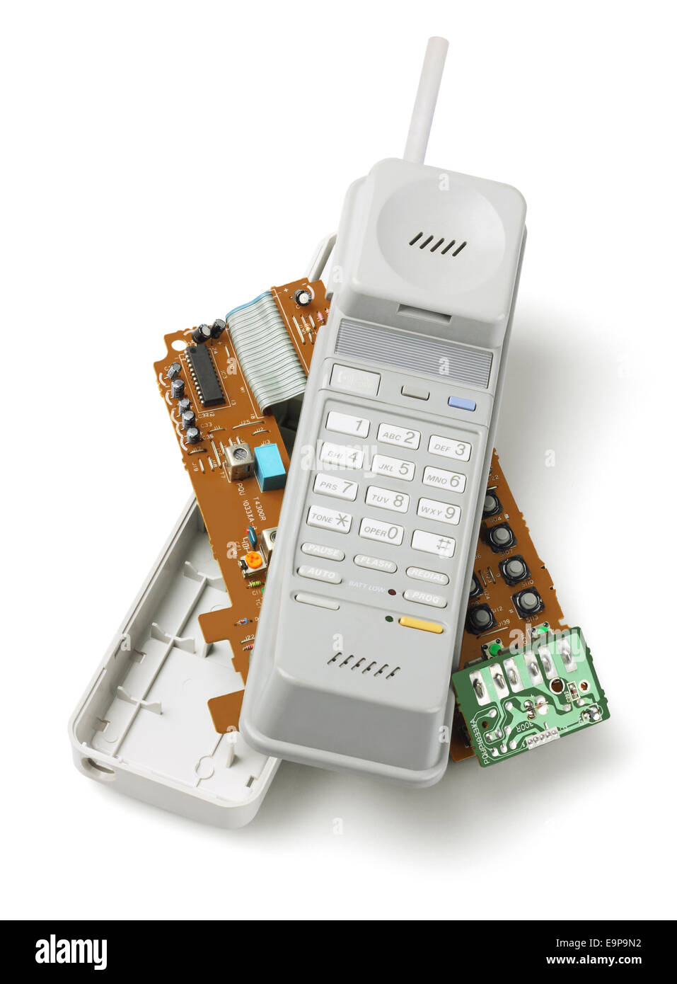 Microtelefono senza fili e componenti su sfondo bianco Foto Stock