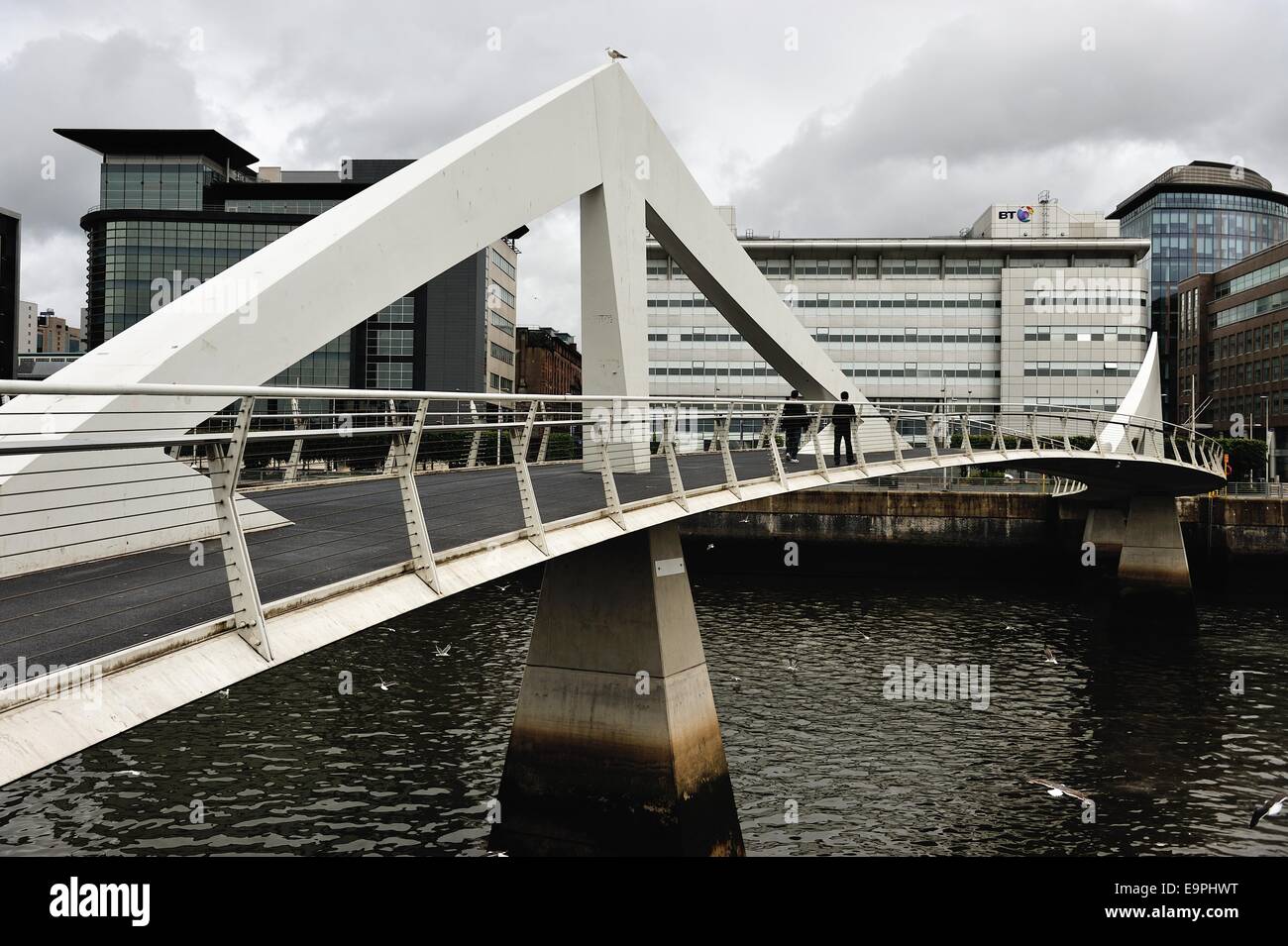 Sottolineatura ondulate Bridge (Ponte Broomielaw-Tradeston), Glasgow, Scozia. Foto Stock