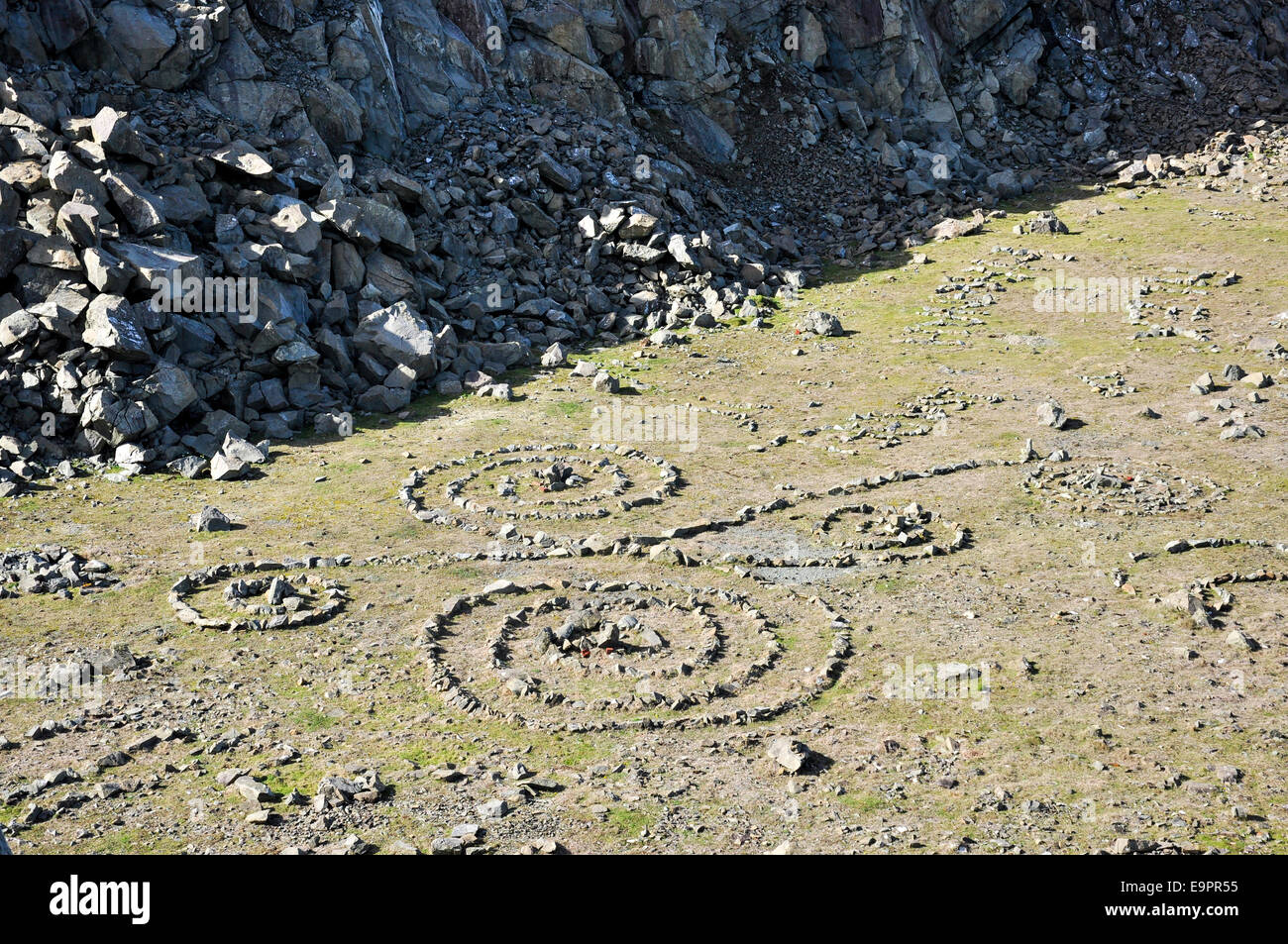 Disegni realizzati da rocce a Gerusalemme cava, Porthgain, Pembrokeshire. Foto Stock