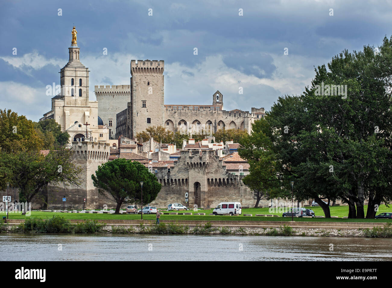 Il Palais des Papes / Palazzo dei Papi e Cattedrale di Avignone / Cathédrale Notre Dame des Doms di Avignone, Vaucluse, Francia Foto Stock Il Palais des Papes / Palazzo dei Papi e Cattedrale di Avignone / Cathédrale Notre Dame des Doms di Avignone, Vaucluse, Francia Foto Stock