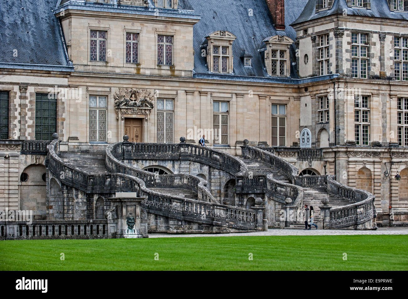 Il ferro di cavallo scalinata del Palazzo di Fontainebleau / Château Royal de Fontainebleau vicino a Parigi, Île-de-France, Francia Foto Stock