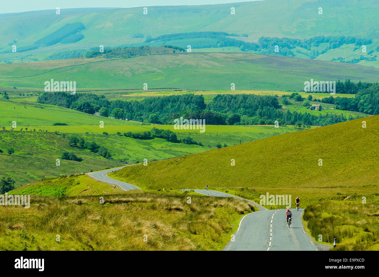 I ciclisti salire Waddington cadde durante un evento sportivo nella foresta di Bowland Lancashire Foto Stock