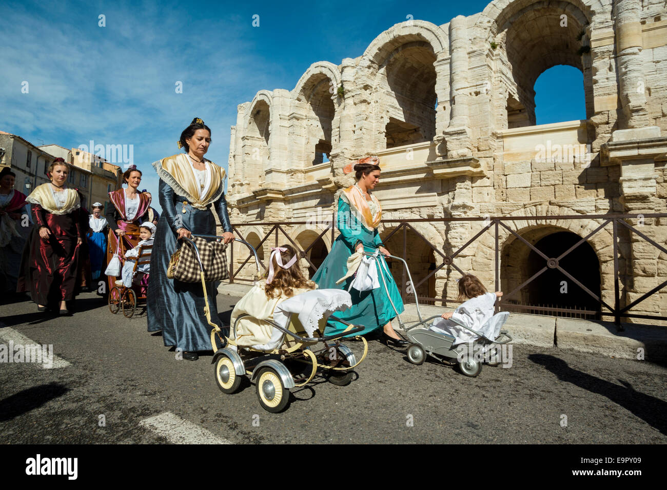 Costume tradizionale,mandriani 's celebrazione, Arles, Camargue, Francia Foto Stock