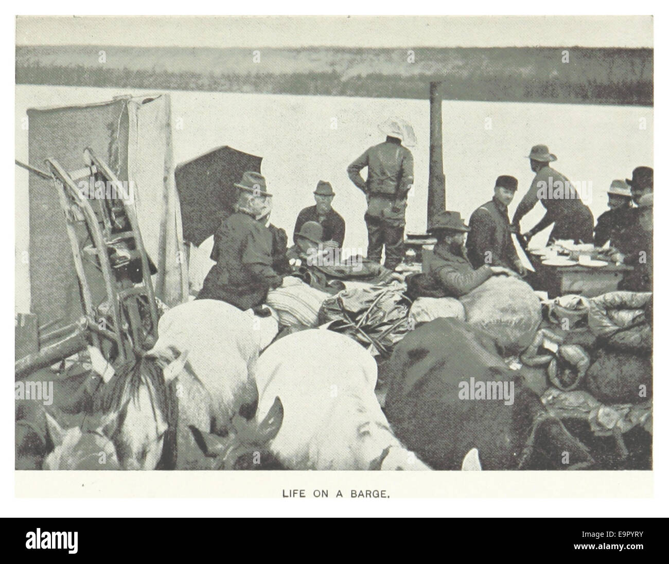 Questa illustrazione del 1899 di Hitchcock raffigura la vita a bordo di una chiatta, mostrando le attività quotidiane e l'ambiente di coloro che lavorano o viaggiano sull'acqua. Le chiatte erano comunemente usate per trasportare merci e persone lungo fiumi e canali durante il XIX secolo. Foto Stock