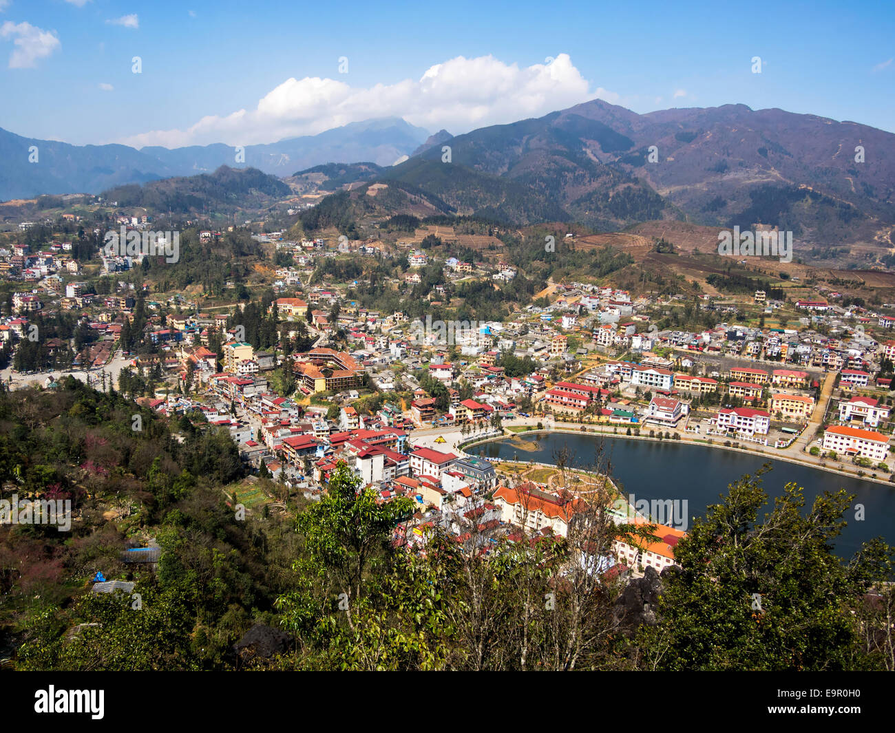 Vista generale di Sapa Town, Lao Cai, Vietnam del Nord. Foto Stock
