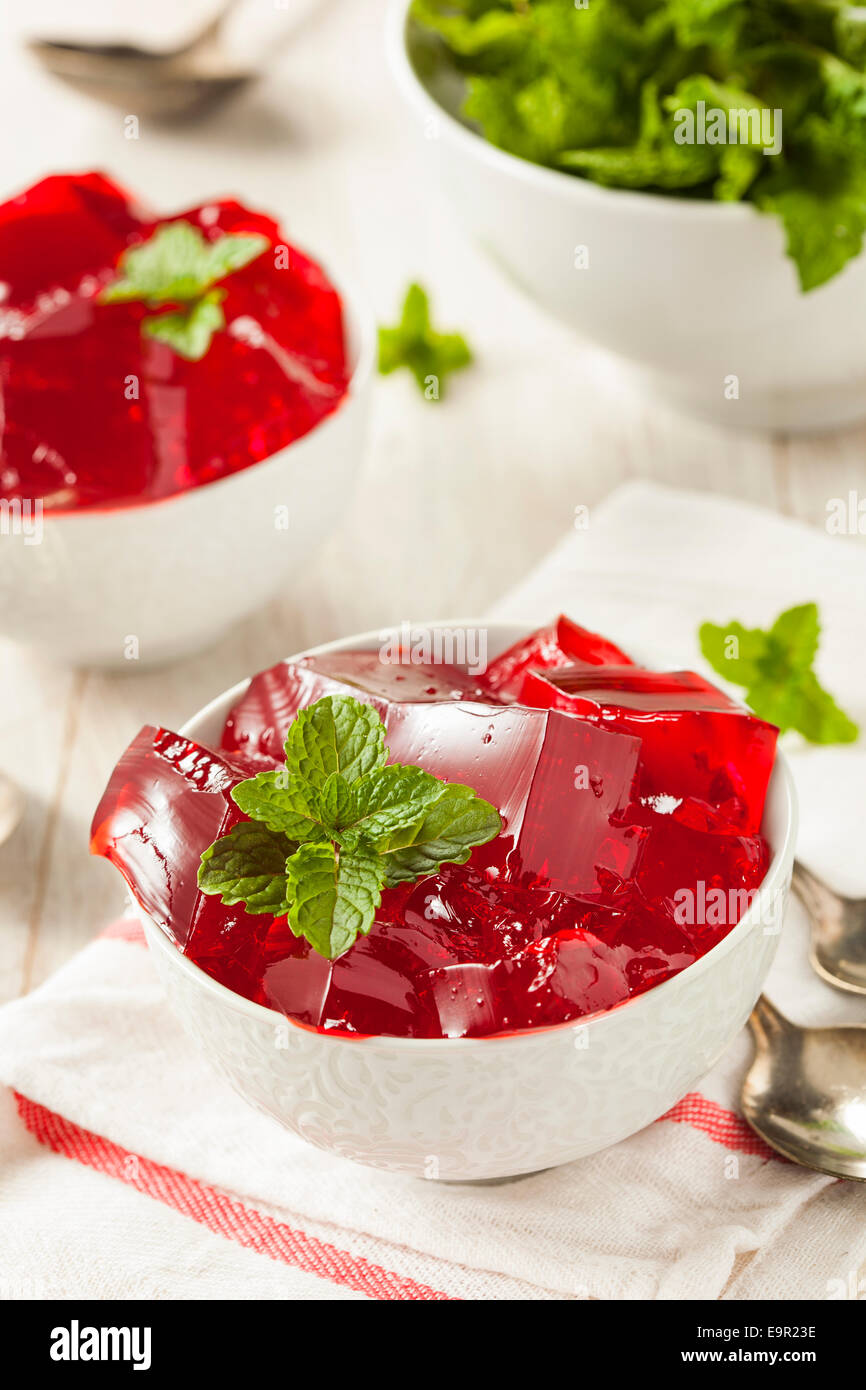 In casa Red Cherry Dessert di gelatina in una ciotola Foto Stock