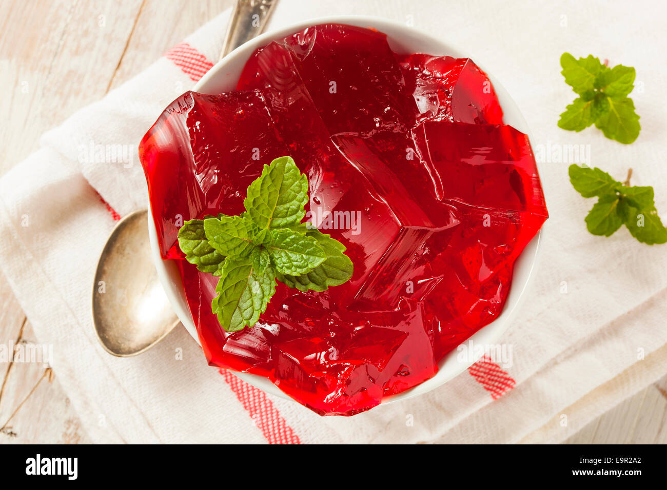 In casa Red Cherry Dessert di gelatina in una ciotola Foto Stock