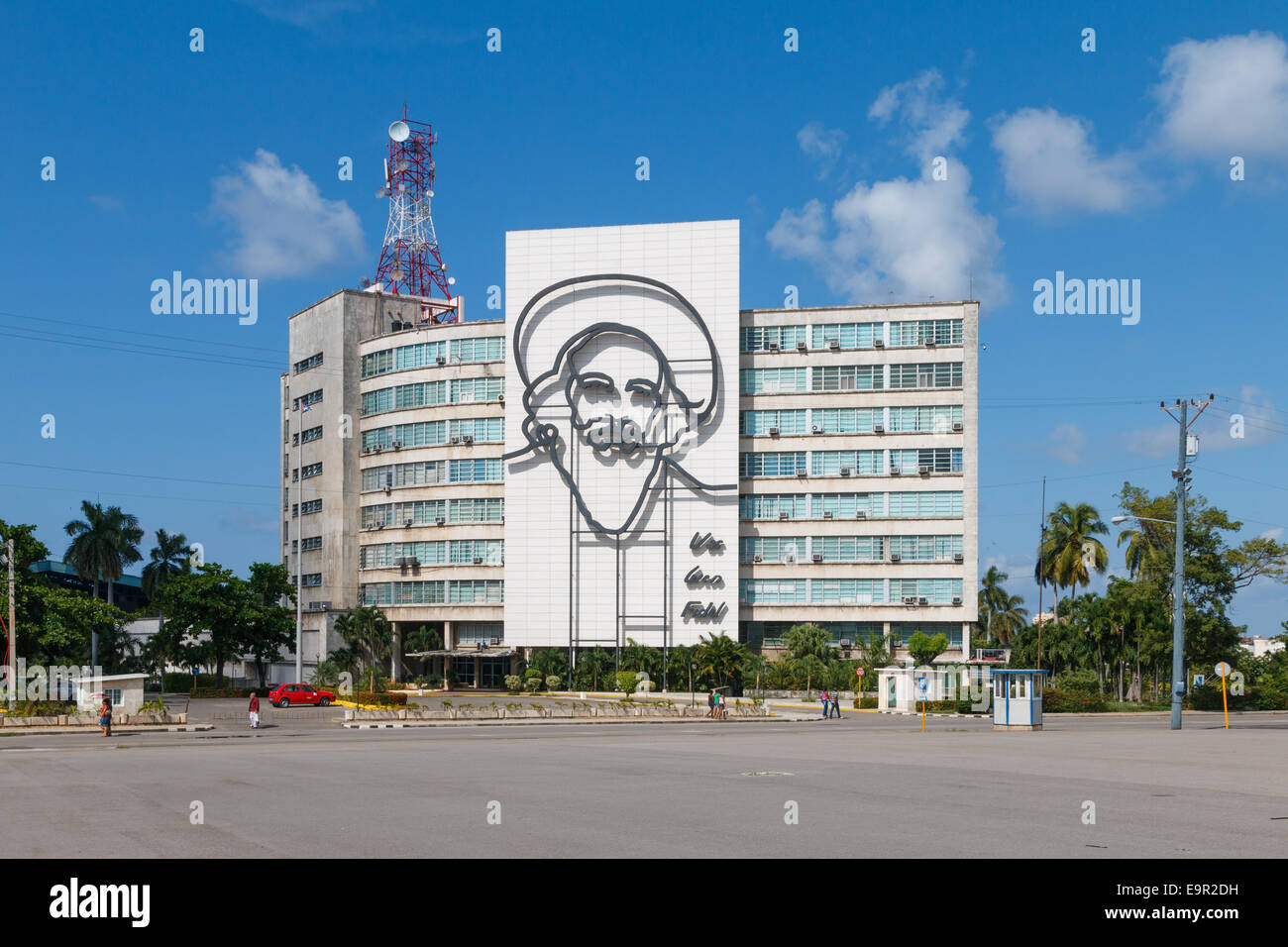 [Solo uso editoriale] edificio del Ministero dell informatica e le comunicazioni a l'Avana, Cuba Foto Stock