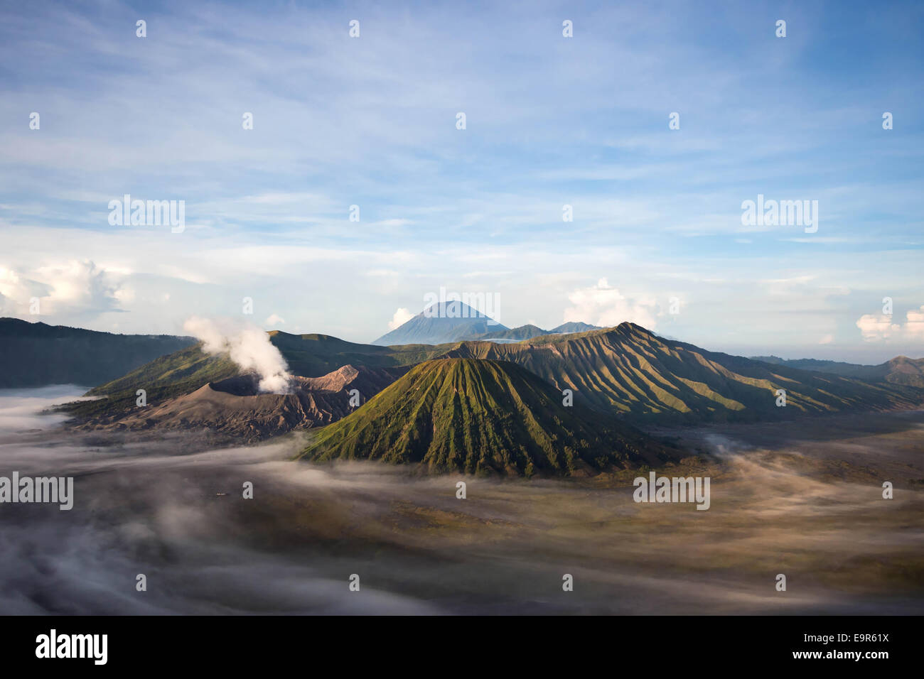 Monte Bromo, Gunung Semeru e Monte Batok, Giava centrale, Indonesia. Foto Stock