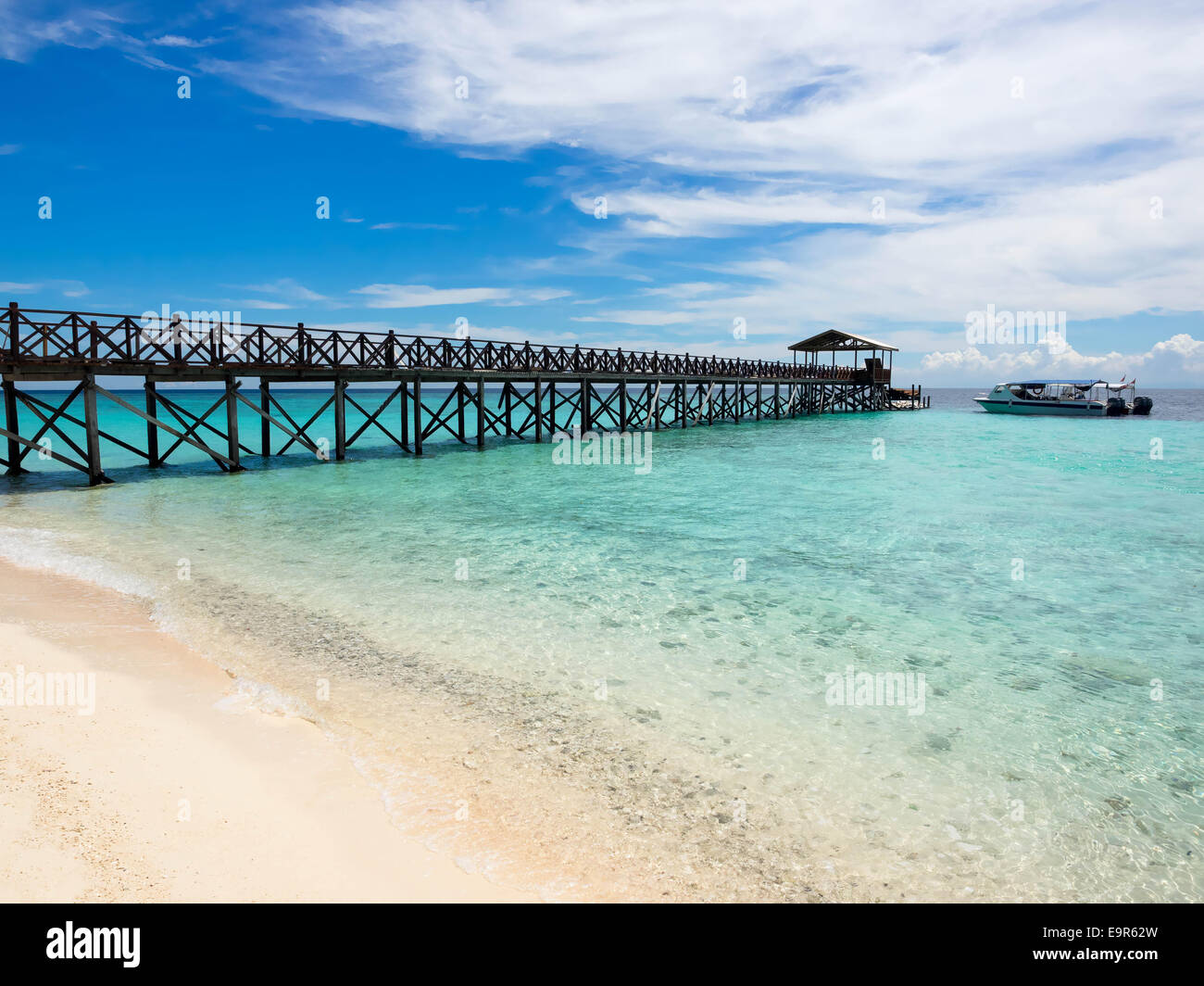 Pier a Pulau Sipadan Island a Sabah, Malesia orientale. Foto Stock