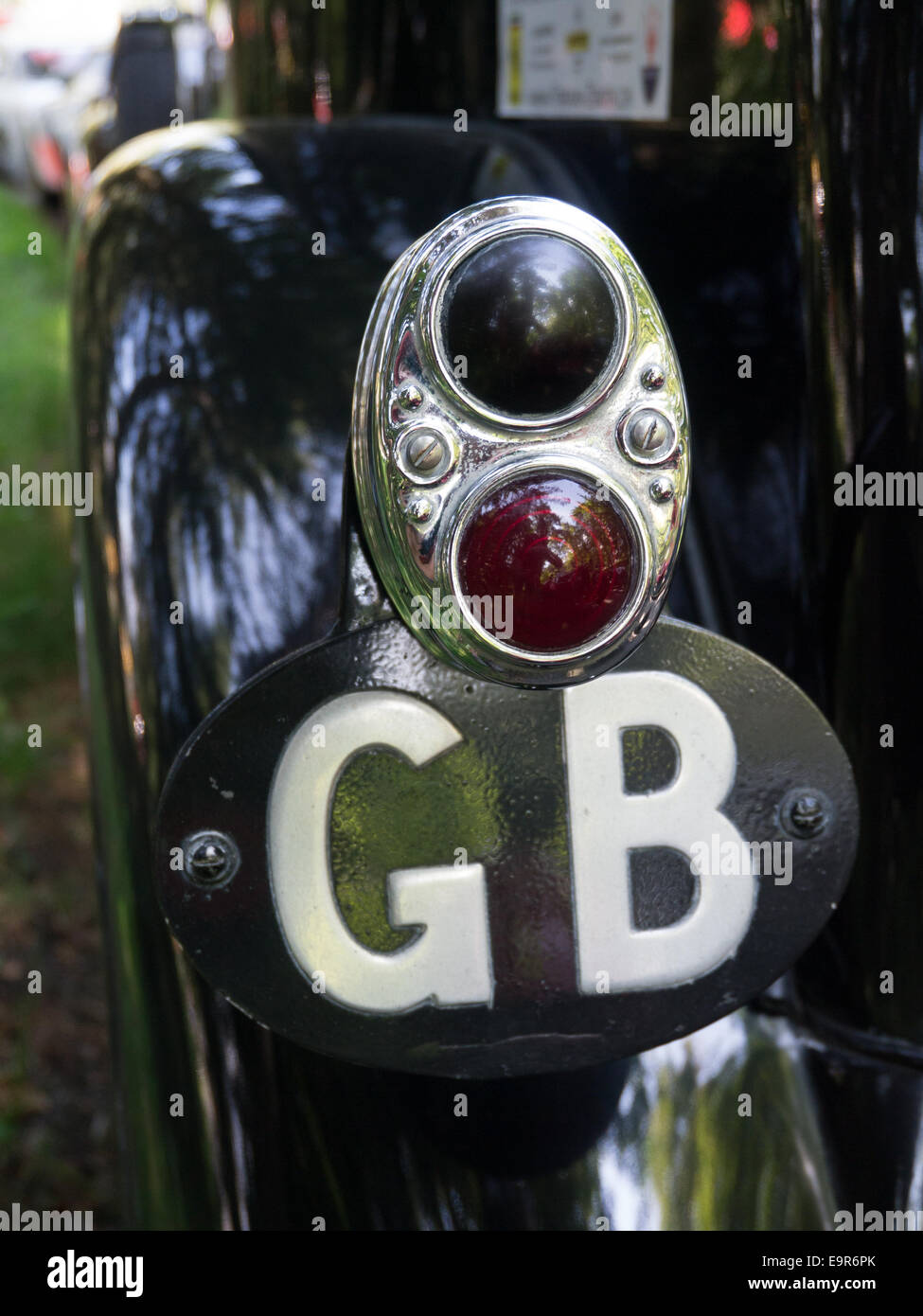 Un GB piastra su un auto classica Foto Stock