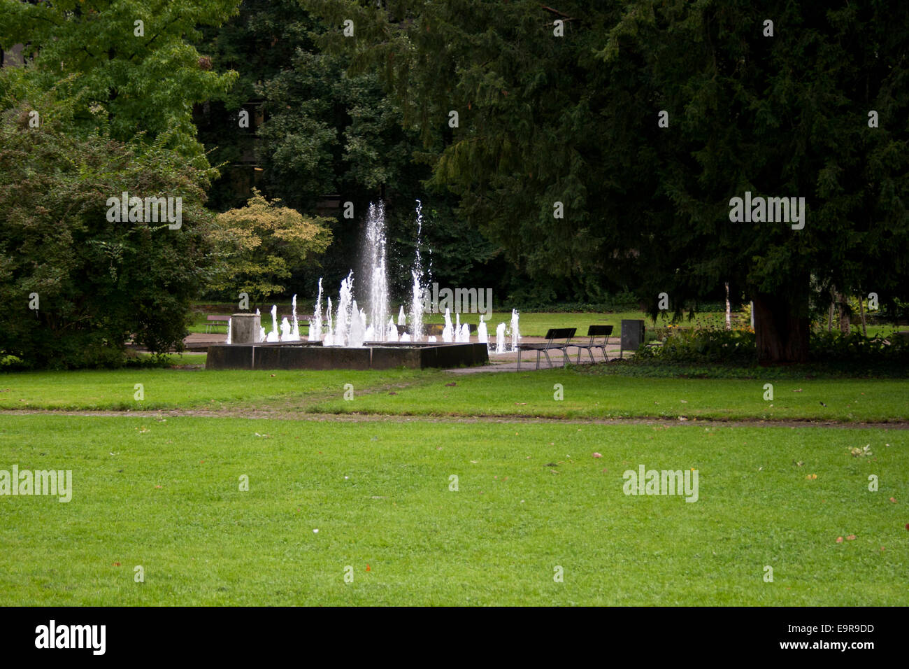 Fontana nel parco della città Foto Stock
