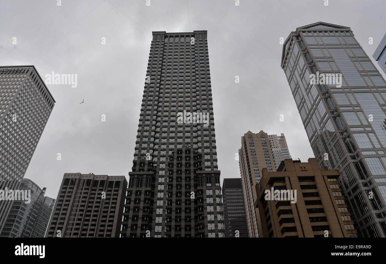 Città Mariana, Filippine. Il 31 ottobre, 2014. Equipaggio di Nik wallenda filo di fissaggio alla città mariana Credito: Nisarg Lakhmani/Alamy Live News Foto Stock