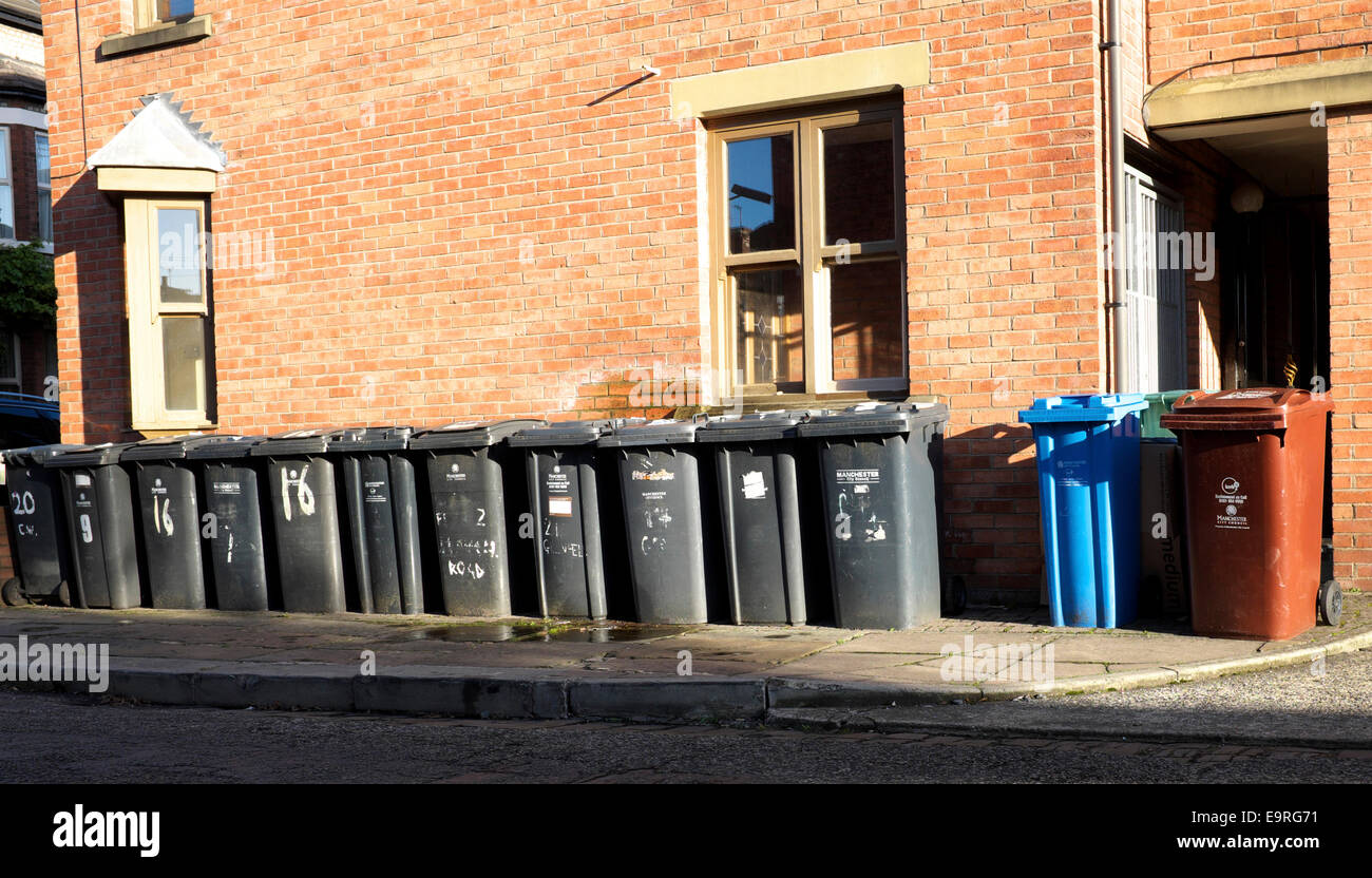 Manchester, Regno Unito, 1 novembre 2014 la raccolta dei rifiuti azienda Amey è segnalato come adottare una politica a partire da oggi di random scavato e alcool test di bin collezionisti. Essa è stata in grado di offrire il servizio su base volontaria nelle ultime settimane. Enterprise Manchester, parte del Gruppo e responsabile per la raccolta dei rifiuti in Manchester, è riportata come dicendo che non ci sarà alcuna interruzione dei servizi. Drug Test Manchester, UK Credit: Giovanni friggitrice/Alamy Live News Foto Stock