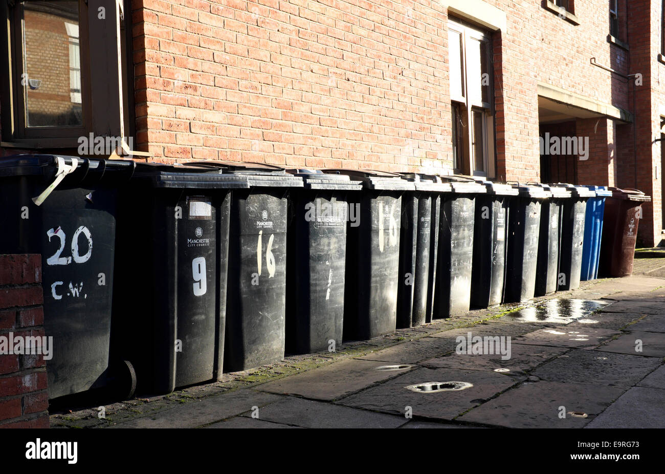 Manchester, Regno Unito, 1 novembre 2014 la raccolta dei rifiuti azienda Amey è segnalato come adottare una politica a partire da oggi di random scavato e alcool test di bin collezionisti. Essa è stata in grado di offrire il servizio su base volontaria nelle ultime settimane. Enterprise Manchester, parte del Gruppo e responsabile per la raccolta dei rifiuti in Manchester, è riportata come dicendo che non ci sarà alcuna interruzione dei servizi. Drug Test Manchester, UK Credit: Giovanni friggitrice/Alamy Live News Foto Stock