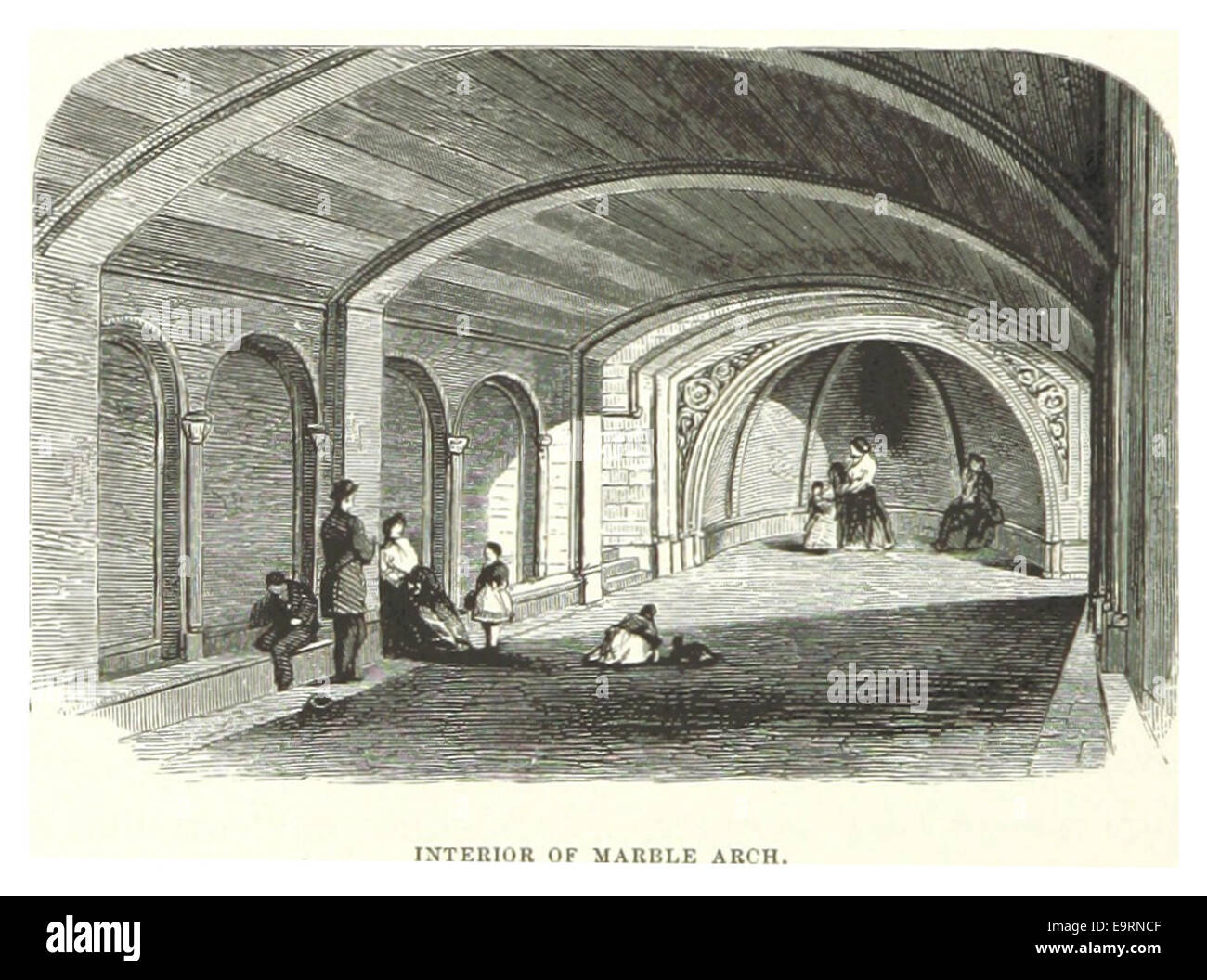 Questa illustrazione del 1869 mostra l'interno del Marble Arch a Central Park, New York City. L'immagine cattura la grandezza architettonica e il significato storico di questo monumento. Foto Stock