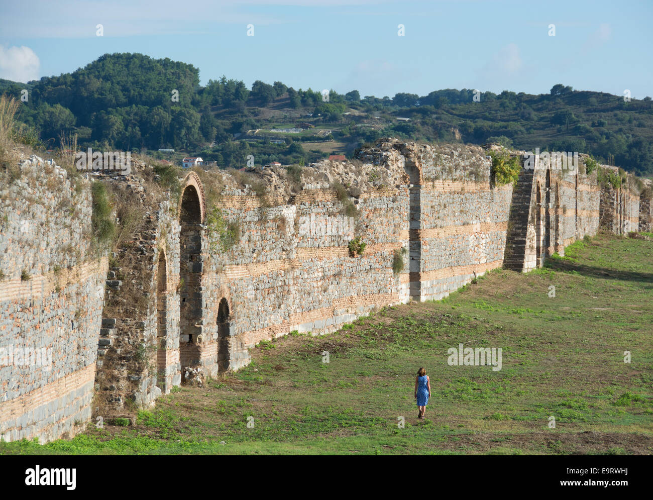 Epiro e Grecia. Sulla difensiva bizantino-ser pareti in corrispondenza della antica città di Nicopoli (Nikopoli) nei pressi di Preveza. 2014. Foto Stock