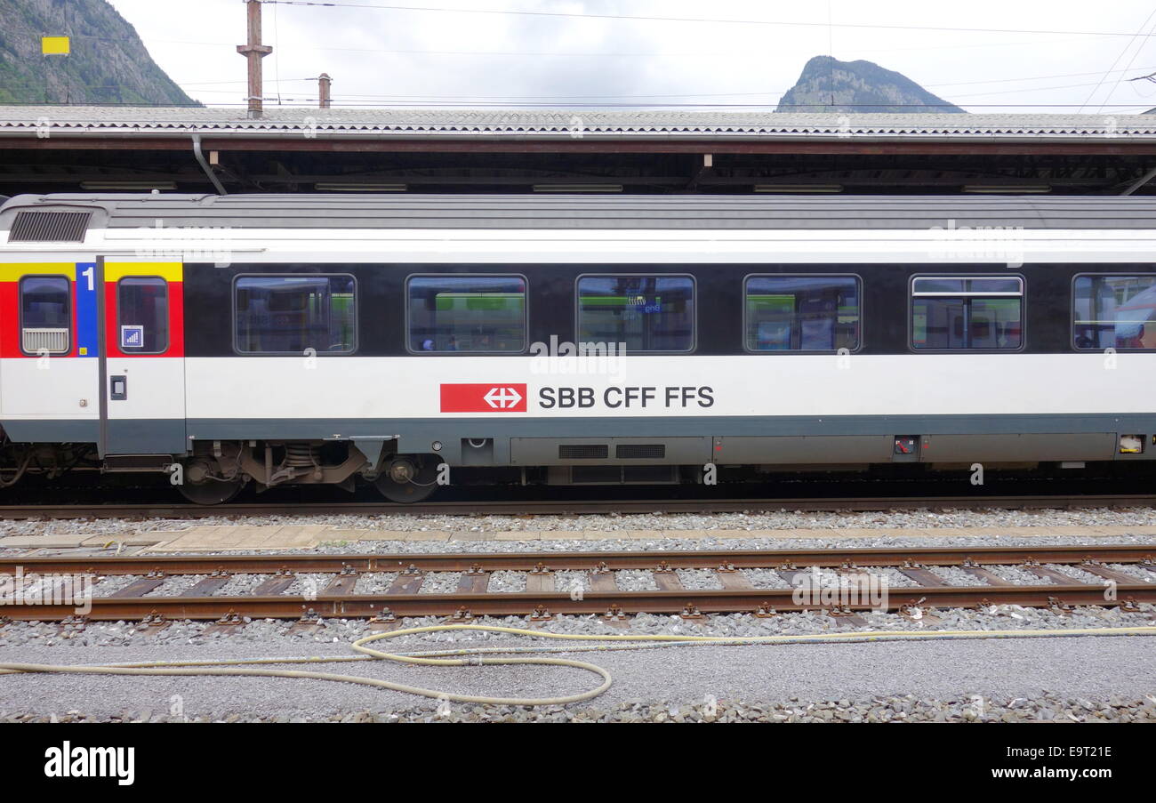 Treno svizzero auto presso la stazione di Brig, Svizzera Foto Stock