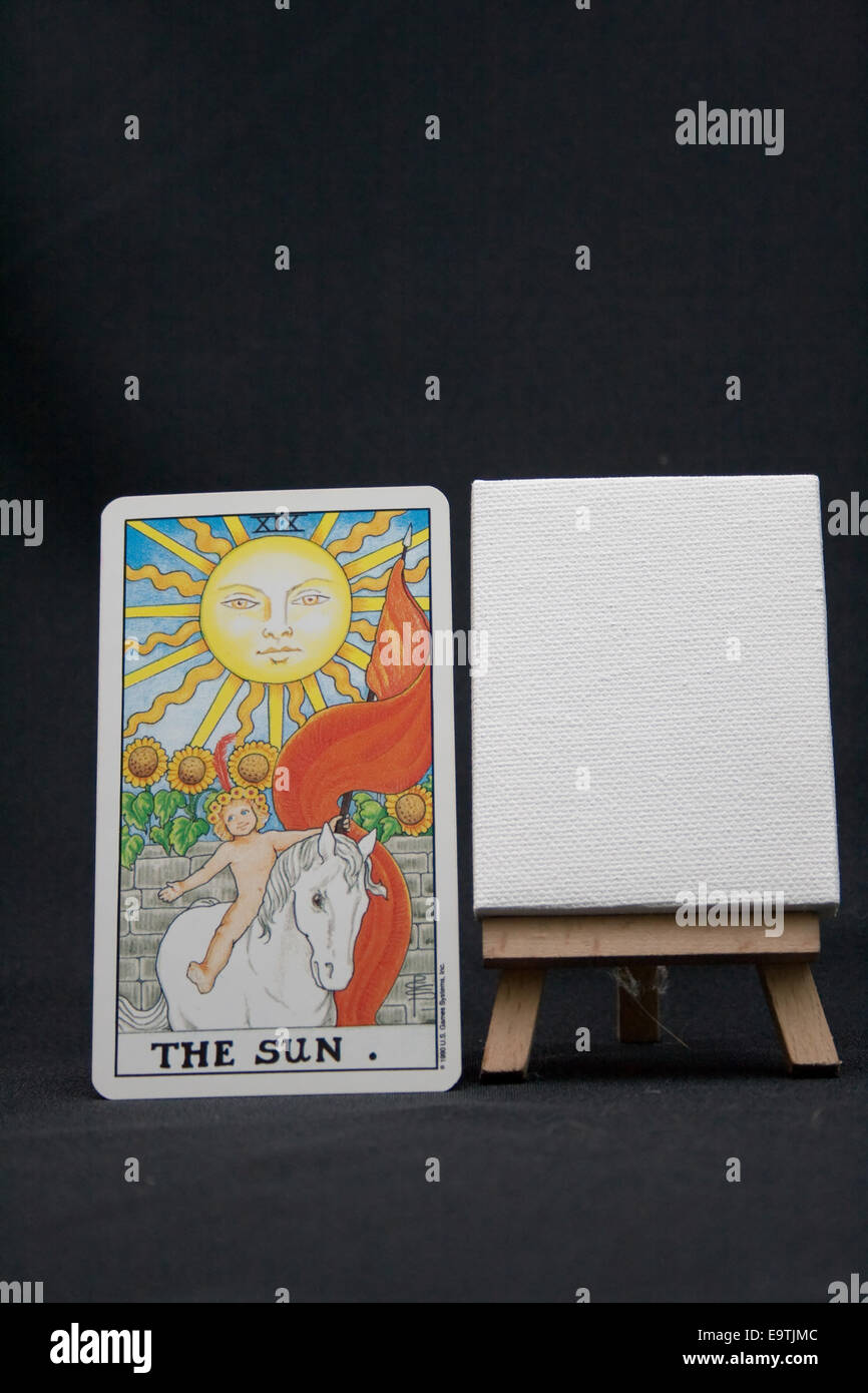 Il sole carta dei tarocchi da Universal Waite deck. Foto Stock